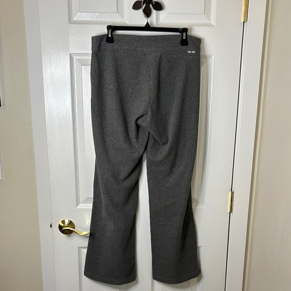The North Face TKA100 Charcoal Fleece Pants for Cold Weather Wear Generous Med - Picture 4 of 14